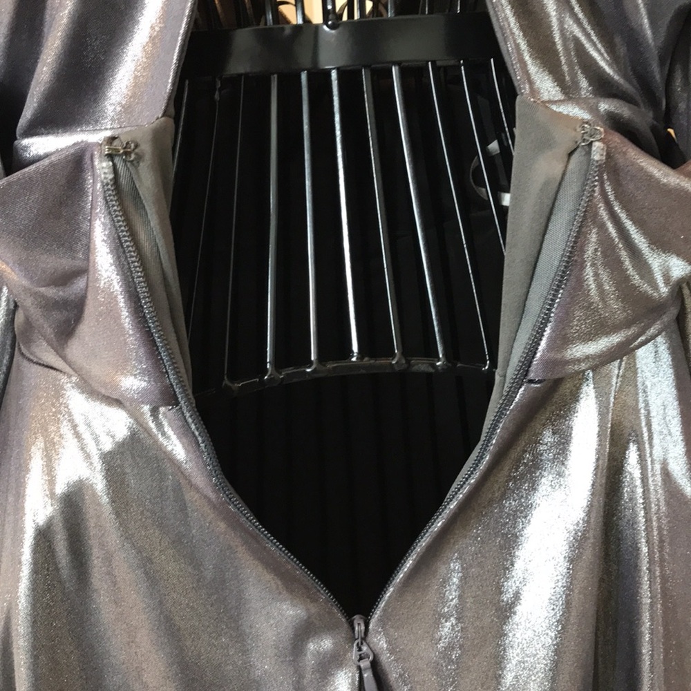 STUNNING Halston Heritage Plunging V-Neck Gray Metallic Long Sleeve Dress - Picture 10 of 12
